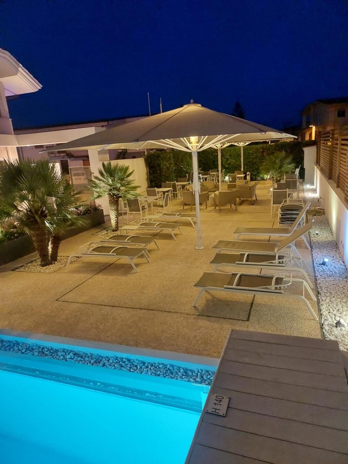 קאלה גונונה Hotel Nettuno מראה חיצוני תמונה