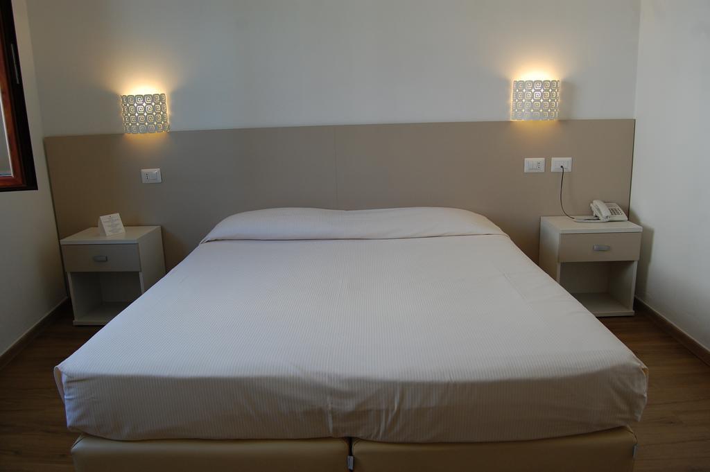 קאלה גונונה Hotel Nettuno מראה חיצוני תמונה